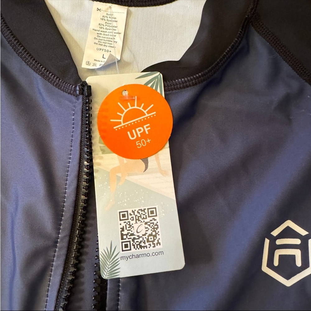 Zip-Up Long Sleeve Rash Guard - Picture 5 of 9